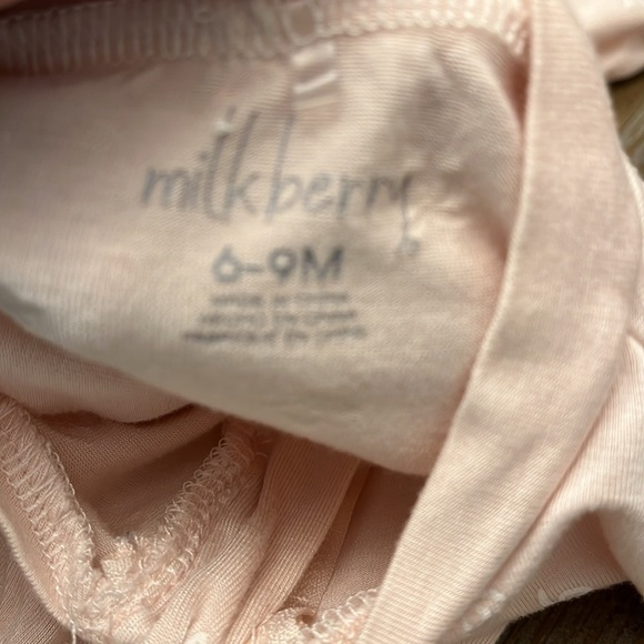 Milkberry Baby Girl Bamboo Set of 2 Footie Sleepers 6-9 months dog bows like new - Picture 3 of 5